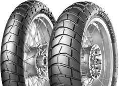 Nærbillede af slidbanen Metzeler Karoo Street 140/70-14 62 P Rear TL M/C