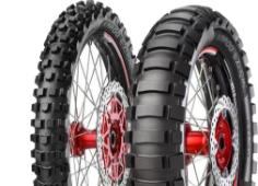 Nærbillede af slidbanen Metzeler Karoo Extreme 150/70 R18 70 S Rear TL M/C
