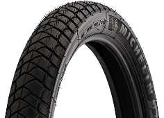 Nærbillede af slidbanen Michelin Anakee Adventure 120/70 R19 60 V Front TL/TT