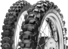 Nærbillede af slidbanen Pirelli Scorpion XC Mid Hard 120/100-18 68 M Rear TT M/C M+S