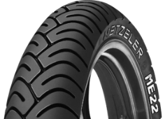 Nærbillede af slidbanen Metzeler ME 22 2.75-18 48 P Front TL M/C RF
